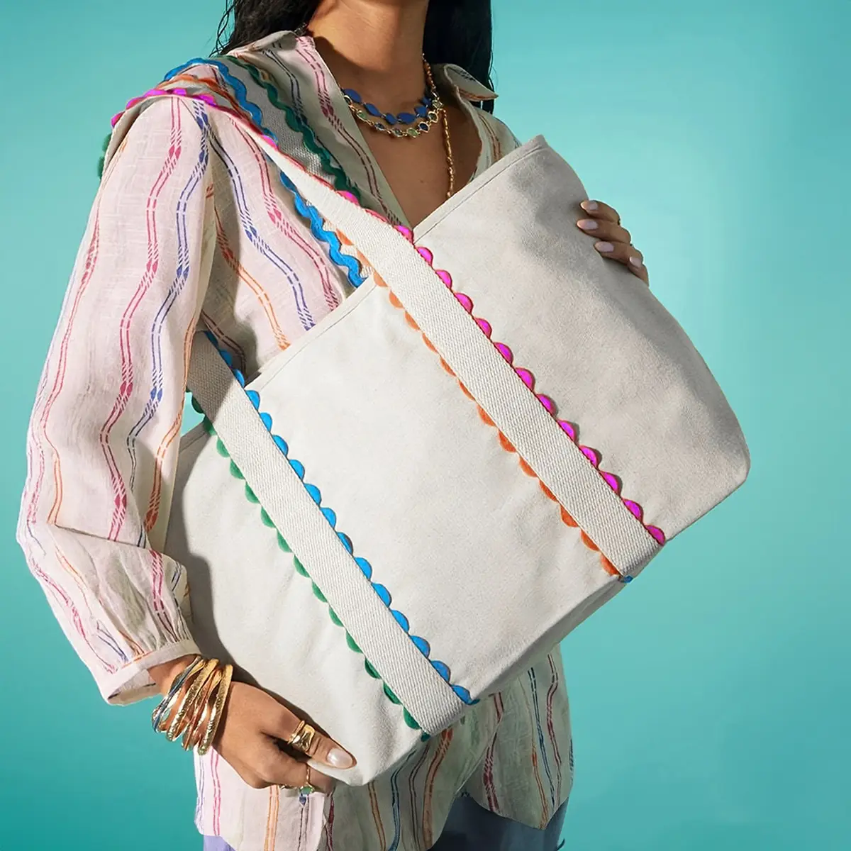 Mntaor Women's Summer Daily White Canvas Tote with Colorful Wavy Trim Durable Spacious for Vacations Farmers Markets Daily Errands Trendy Design