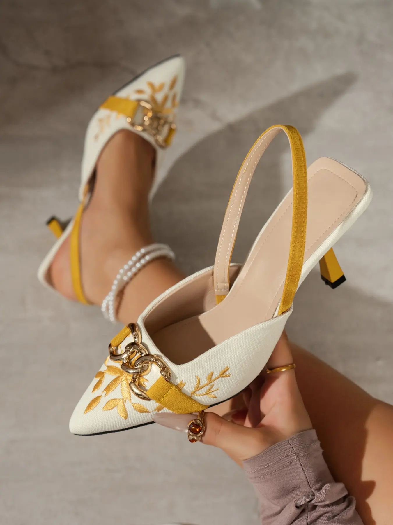 Women's Pointed Toe Slingback Kitten Heel Sandals, Strappy Kitten Heels, Botanical Embroidery & Chain Buckle Design, Elegant & Comfortable, Retro Footwear, Elegant Evening Footwear Perfect for Daily Commute, Office Work, Date, Wedding & All Occasions
