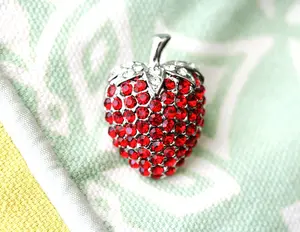 Rhinestone Embellished Ruby Red Crystal Strawberry Brooch - Fashion Fruit Pin for Clothes Collar Accessories