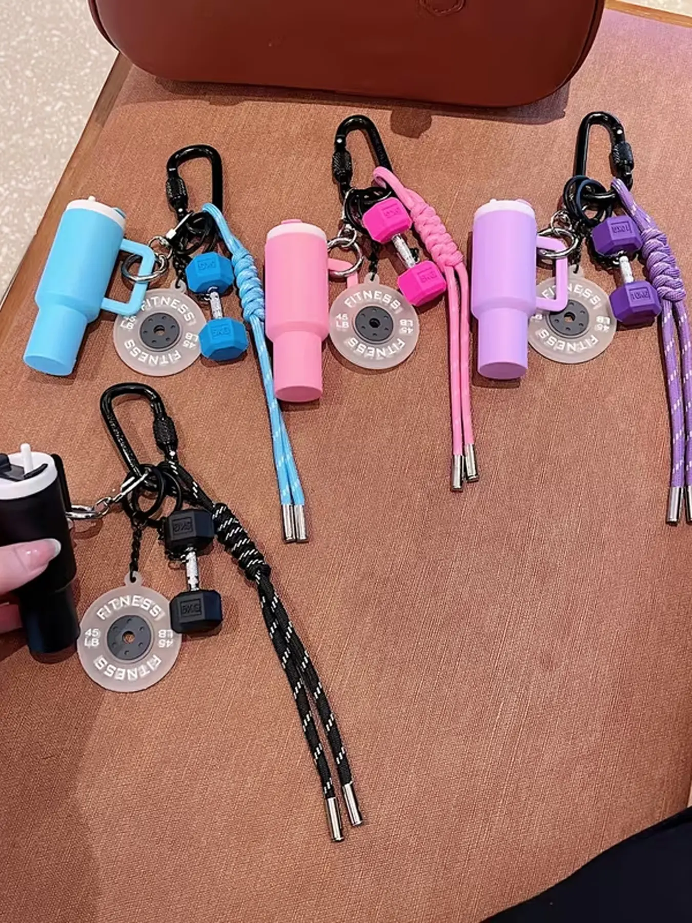 Fitness Style Mini Water Bottle Keychain: Trendy And Sporty Design, Trendy Cute Keychain, Includes Dumbbell And Barbell Charms, Perfect For Fitness Enthusiasts, Daily Commute Or Sports Accessory, Stylish Keychain, Portable Keychain