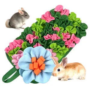 Small Animal Feeding Mat with Portable Handle, Cute Flower Design Pet Sniffing Pad, Interactive Pet Feeding Supplies for Rabbit Hedgehog Chinchilla