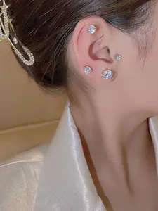 Sparkly magnetic clip-on earrings. No piercing, hypoallergenic & comfortable. Unisex stylish design for all occasions. Lightweight and easy to wear. Ideal jewelry for everyone.