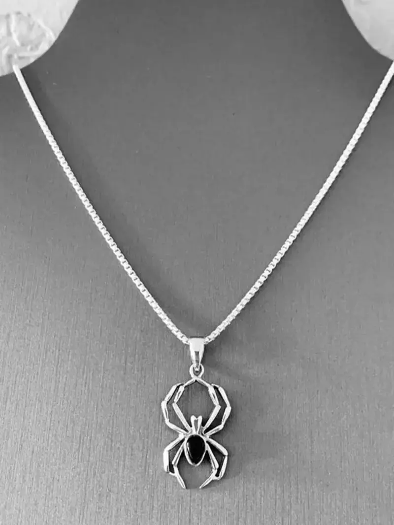 Vintage Spider Pendant Necklace, Unisex Statement Jewelry for Parties, Daily Wear and Gothic Outfits