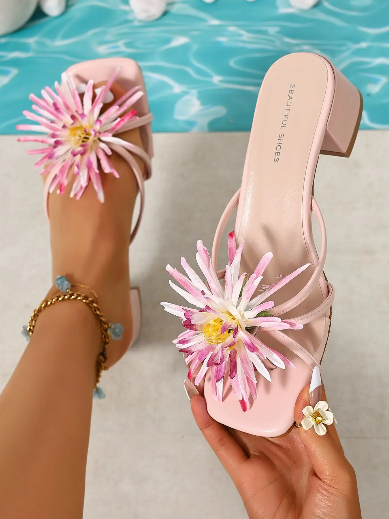 Women's Blue Daisy Square Toe Thick Heel Sandals, Summer Outdoor One-Strap Slippers, Versatile Mid-Heel Beach Shoes, Fashionable Comfortable Footwear