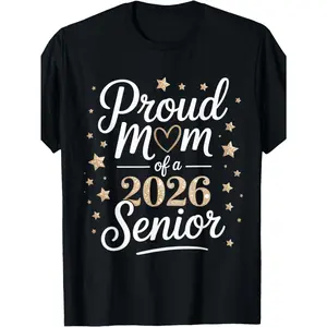 Men'S Plus Size 2026 Proud Mom of a Senior Graduate T-Shirt - Class of 2026 Golden Lettering & Stars Design, Loose Fit Round Neck Short Sleeve Casual Comfortable Graduation Gift for Moms, All-Season Wear (Black) - Ideal for Senior Year Celebrations