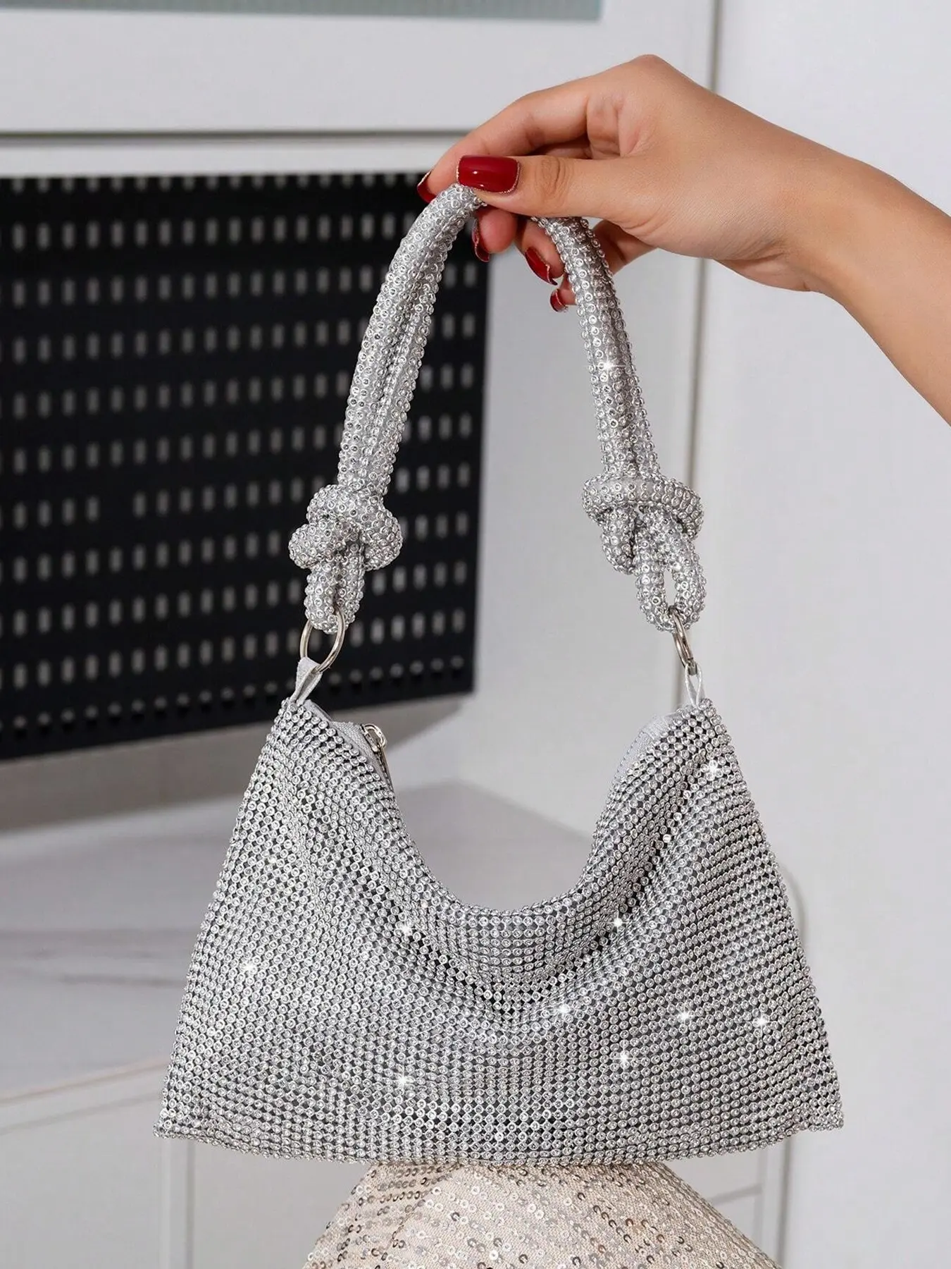 1pc  Ladies' Diamond studded Banquet Bag Handmade Banquet Evening Dress Bag Trendy Sparkling Knotting Water Diamond Bag Party Bag Exquisite Handbag Shoulder Bag Glitter Evening Bag