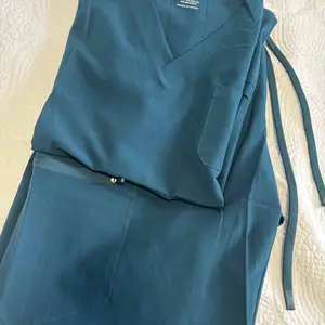 COZYFIT Scrubs Luna Vital Set for Women - Stretch V-Neck Scrub Top & Jogger Pant with 8 Pockets COZY SCRUBS SpringStatements