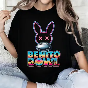 cotton black and white T-shirt with neon rabbit and rugby Benito bowl pattern, suitable for casual wear