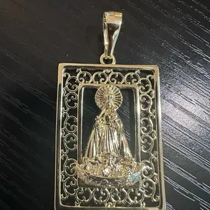Beautiful pendant for Elegant Outfits