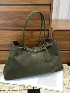 Autumn and winter retro large capacity suede suede women's shoulder tote bag 2025 new casual commuter shoulder bag handheld tote bag magnetic buckle closure suitable for workplace commuting, shopping, travel, shopping, daily use of all-purpose accessories
