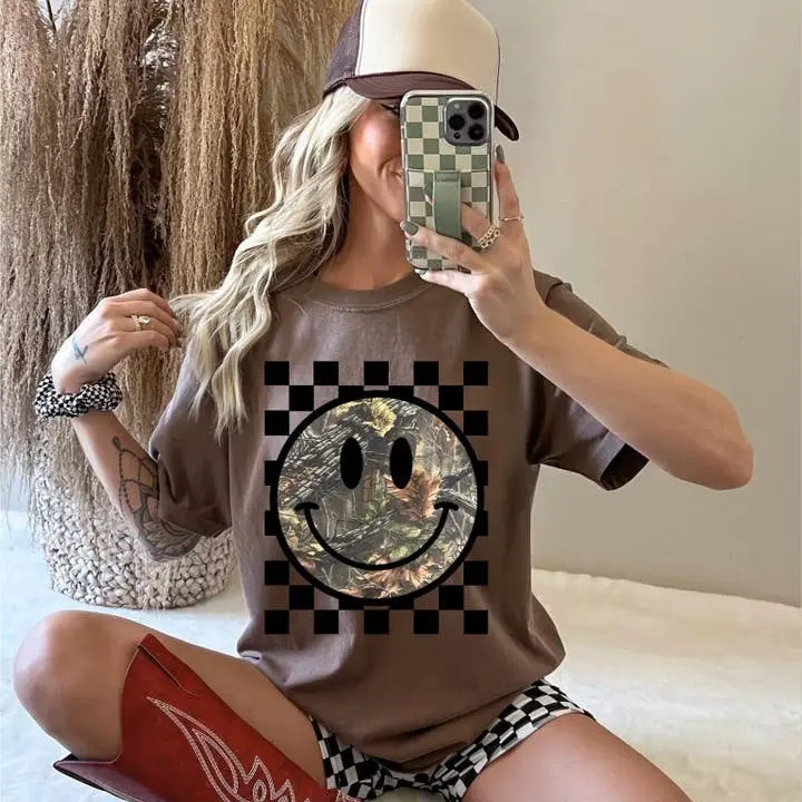 Comfort Colors Checkered Camo Happy Face Shirt, Trendy Smiley Graphic Tee, Retro Streetwear T-Shirt, Funny Aesthetic Shirt, Gift for Women Men, Casual Cool Tee