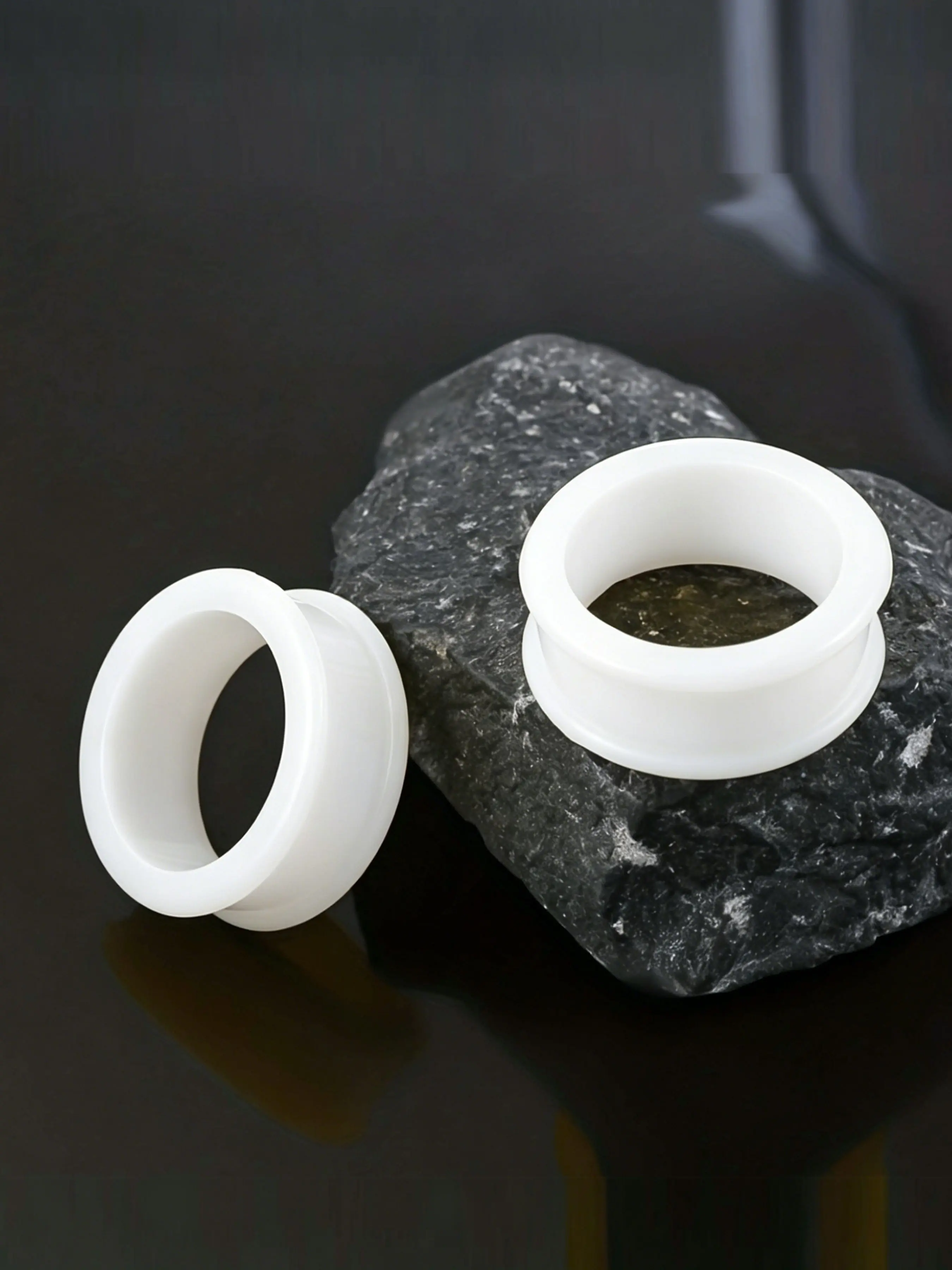 2Pcs 3mm-48mm Thick Silicone Ear Plugs Ear Gauges Tunnels Ear Expander Stretcher Saddle Big Great Size New Body Piercing Jewelry Ear Accessories