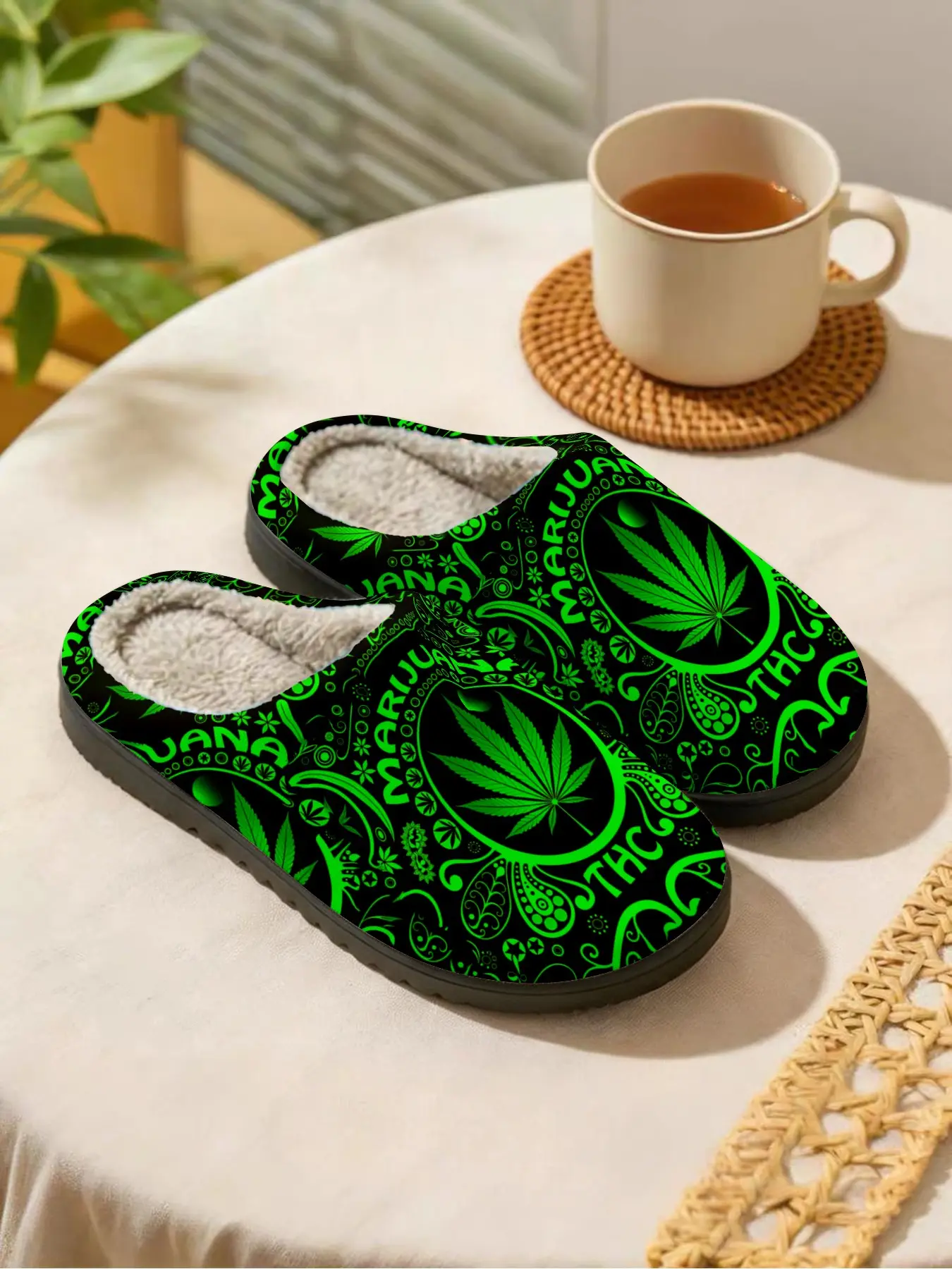 Cannabis Leaf Graphic, Dark Street Style & Chill Vibes, 1 Pair, Plush Warm Lining, Anti-Slip Sole, Cozy Home Slippers, Non Slip Slippers, Unisex for Men & Women, Indoor Home, Bedroom, Living Room, Fall & Winter Daily Wear