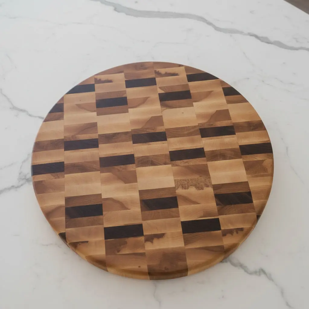 Handcrafted 16" Round End‑Grain Butcher Block — Northern Hard Maple & Black Walnut (2.5" Thick) with Handholds & Rubber Feet