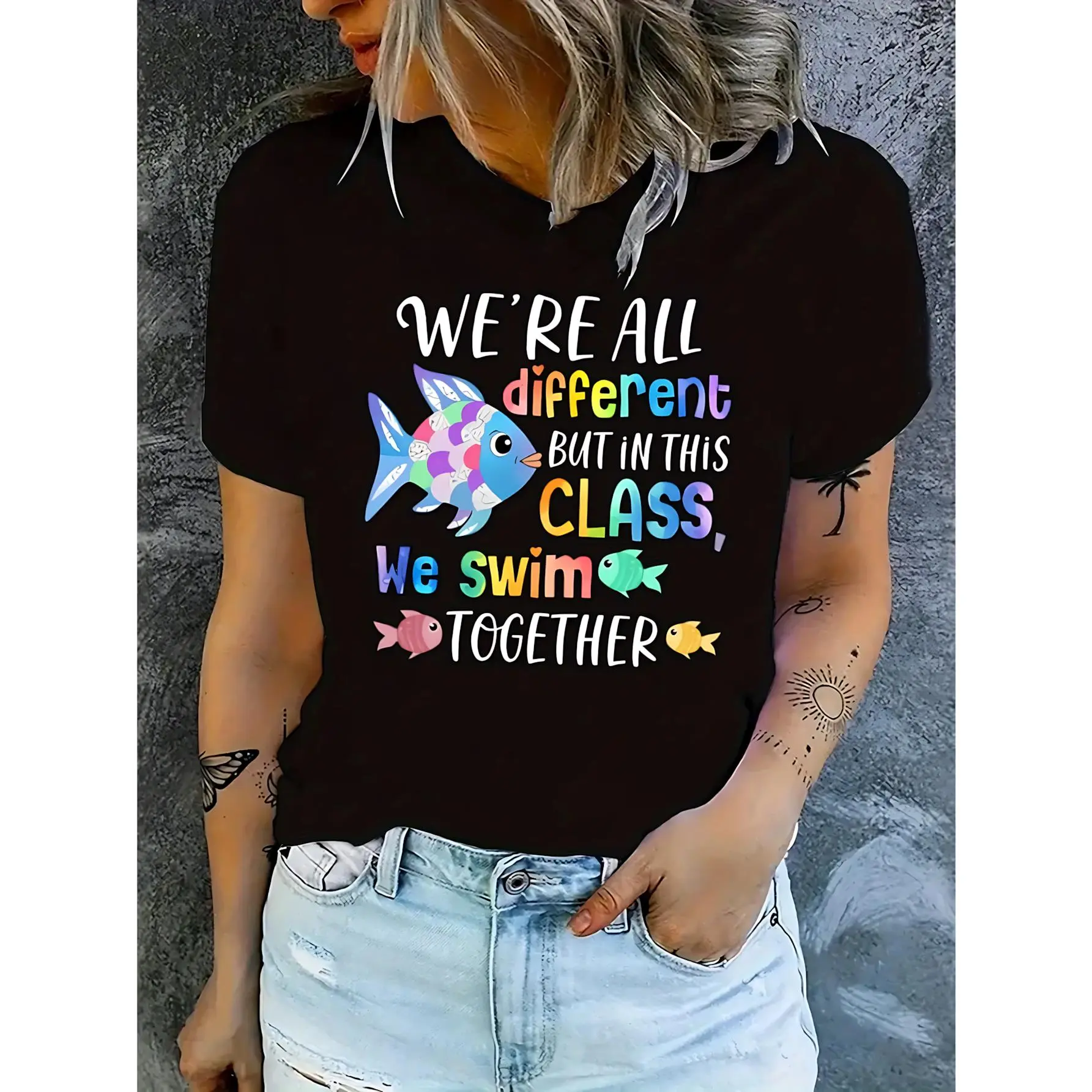 Women's Plus size T-shirt, casual crew neck, short sleeve, soft polyester blend, machine washable, Color letter-print top Loose T-shirt, Fitted style, Spring/Summer fashion, Stretch knit fabric, crew neck, black