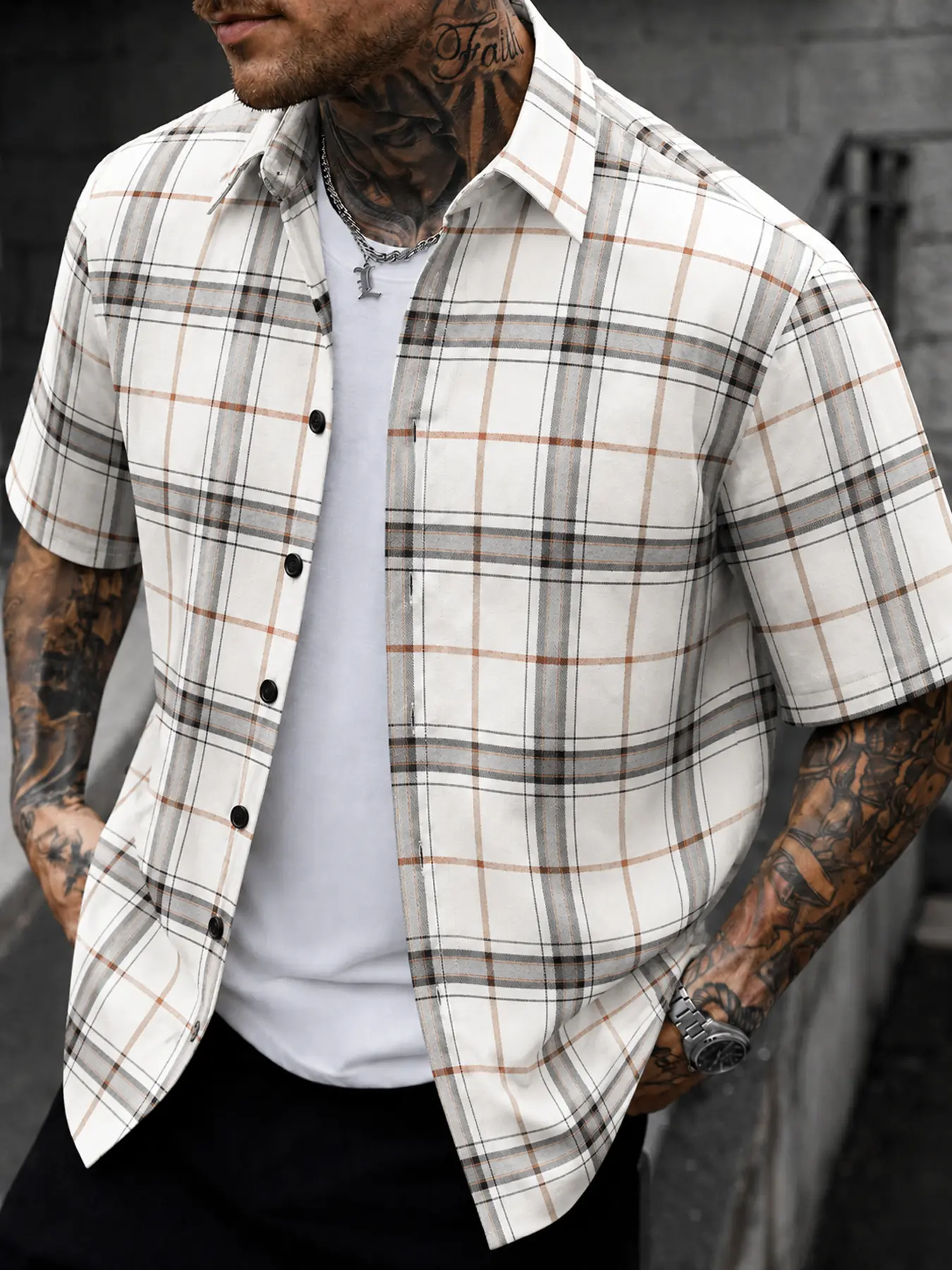 Men Plaid Short Sleeve Shirt for Summer Outfits, Relaxed Button Up with Turn-Down Collar, Curved Hem, Flannel Shirt Alternative