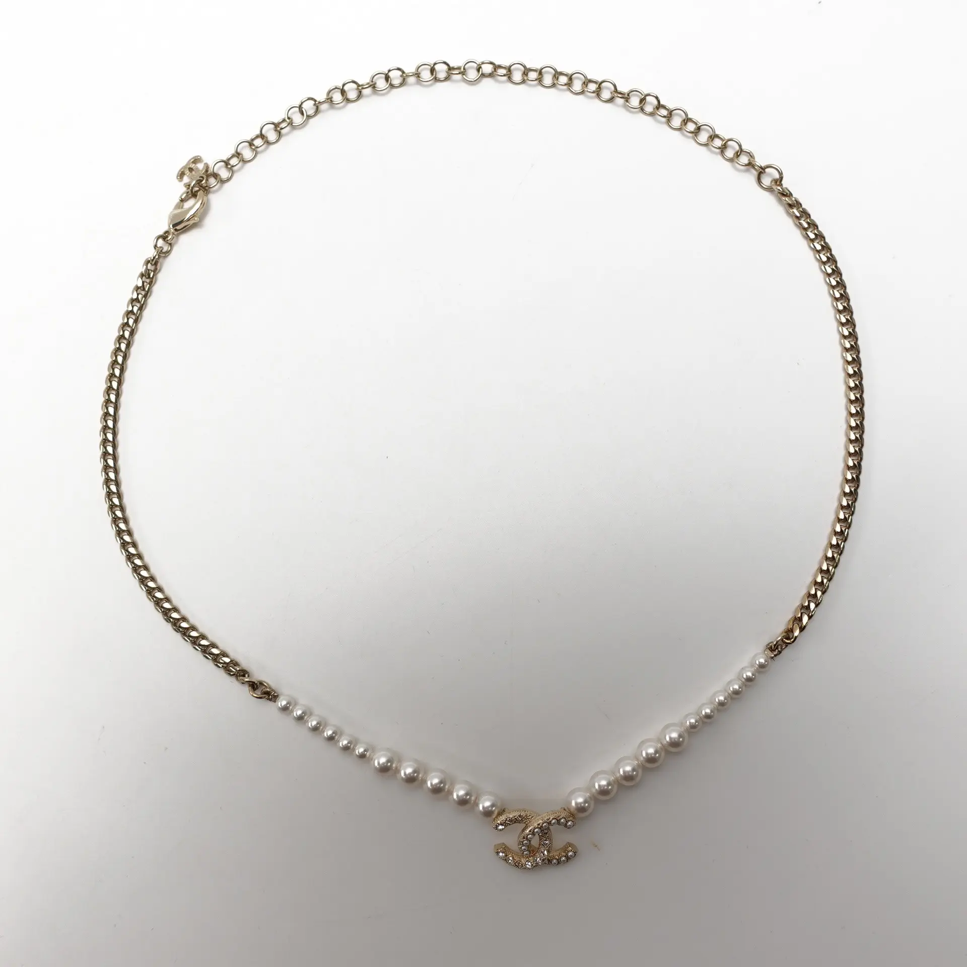 Pre-owned Chanel Crystal & Pearl White necklace T10434689