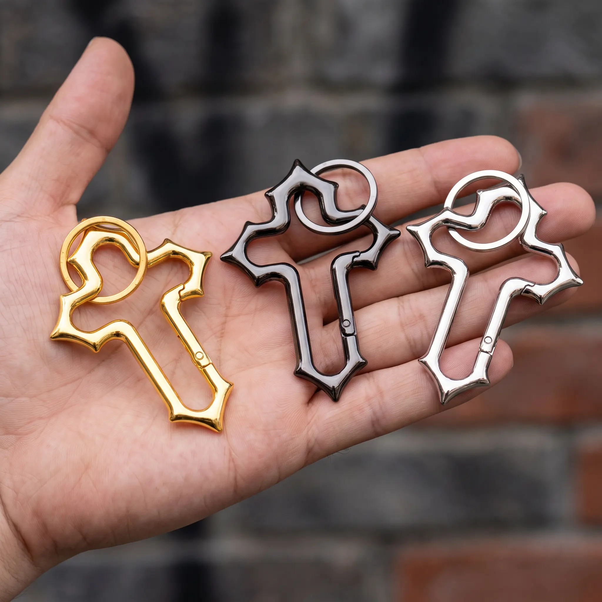 【Back to School】Gothic Cross Metal Carabiner Keychain Solid Zinc Alloy Design Heavy Duty Belt Loop Accessory Bold Streetwear Fashion-MM1
