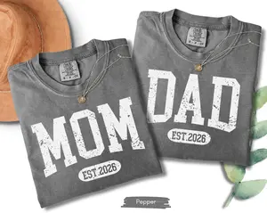 Matching Mom And Dad Shirts, Custom EST 2026 Shirt, New Parents Gift, Baby Shower Outfit, Personalized Mom Dad Tee, Expecting Parents Shirt