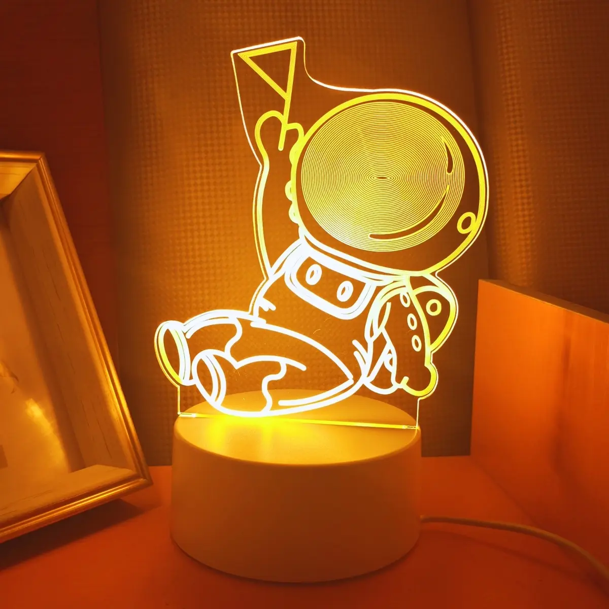 1pc Astronaut Warm Light Night Lamp, Decorative Night Light, USB Powered Cozy Home Decor, Ambient Table Lamp, Perfect for Relaxing Atmosphere Lighting