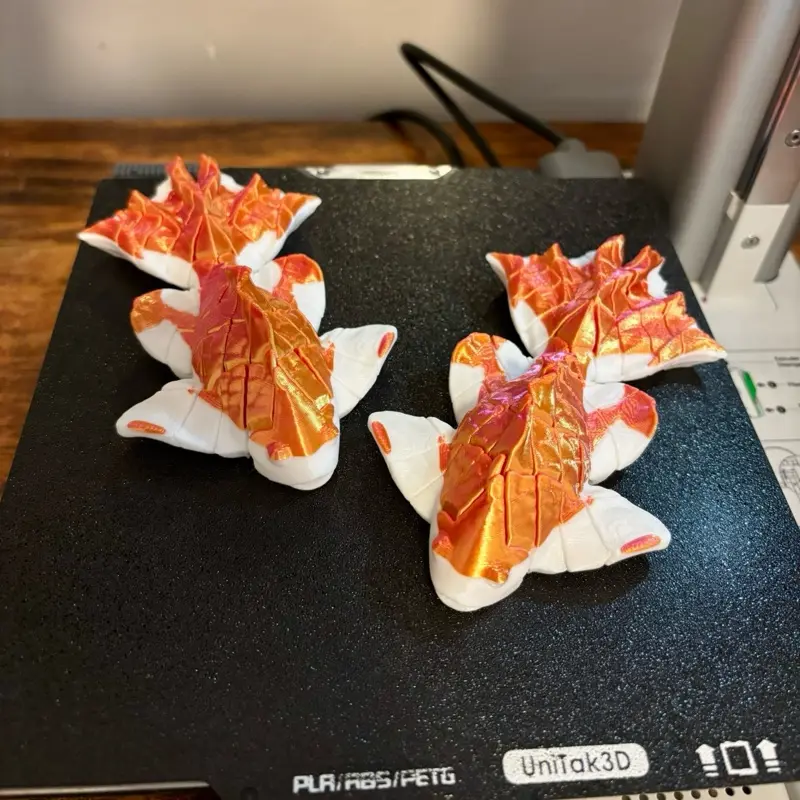 3D Printed Articulated Goldfish Collectible Decor - Cute Color-Shifting Fish