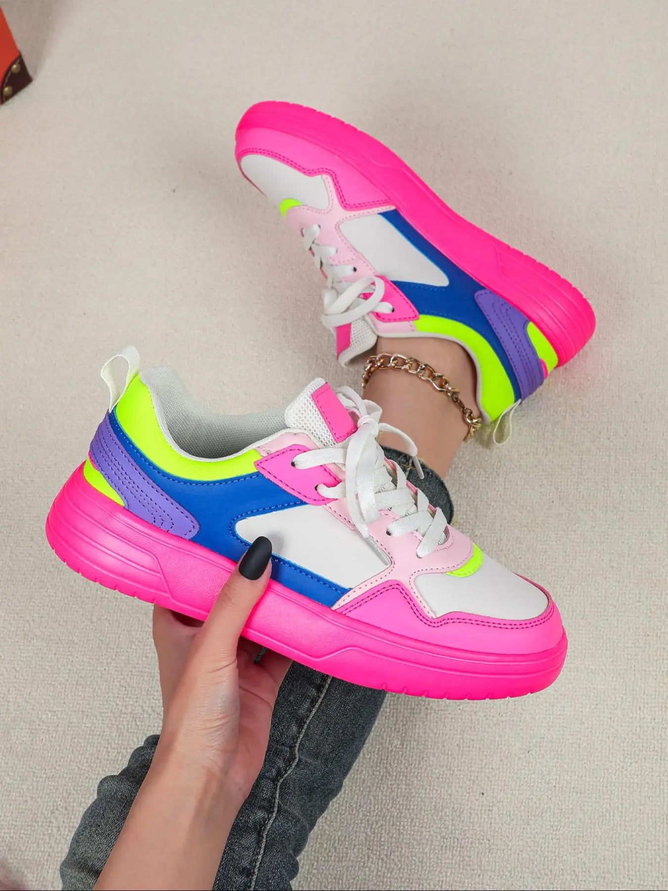 Women's Fashionable Colorblock Lace Up Low Top Sneakers, Casual Breathable Comfortable Sports Shoes, Female All-match Round Toe Shoes for Daily Wear, Trendy Walking Sneaker, Colorblock Patchwork Sneakers, Stylish Sneakers, Fashion Footwear Sneakers