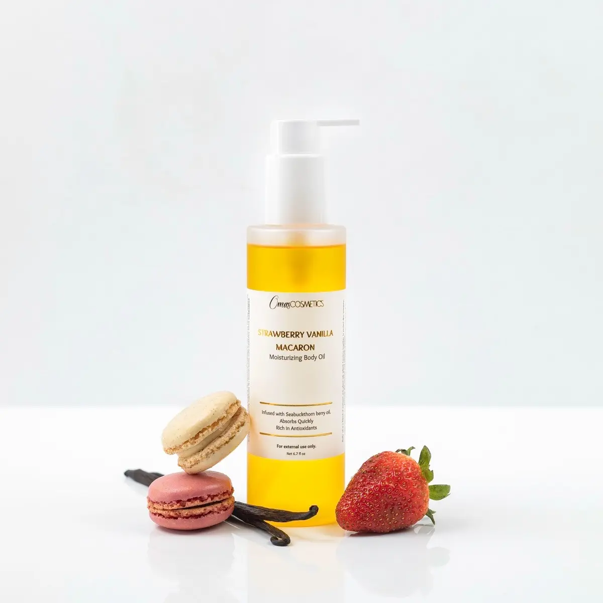 Strawberry vanilla Macaron