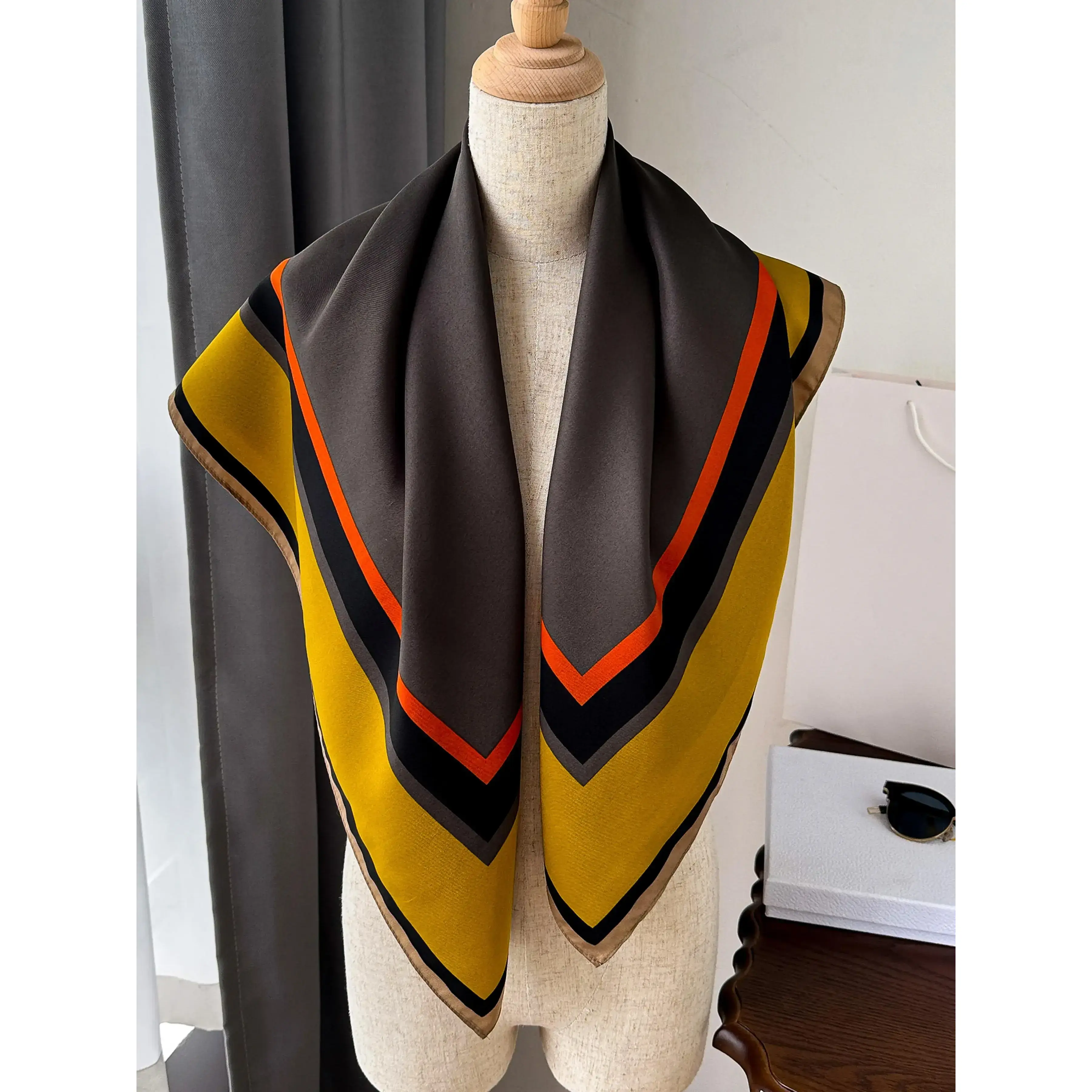 Women's Random Geometric Print Silk Scarf, Fashionable Soft Comfortable Shawl for Daily Wear, Elegant All-match Accessories for Women & Girls Women's Random Geometric Print Silk Scarf, Fashionable Soft Comfortable Shawl for Daily Wear, Elegant All-match Accessories for Women & Girls