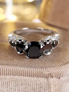 A white gold four-prong black oxidized round diamond ring is fashionable, high-end and simple, suitable for women to wear during proposals, travels and daily life Anniversary Ring