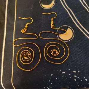 Energy Vortex Earrings - Gold Wire Swirl Design for Unique Style
