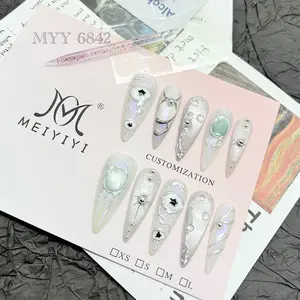 .DP.6842.Flashing Cat Eye Wearable Nail