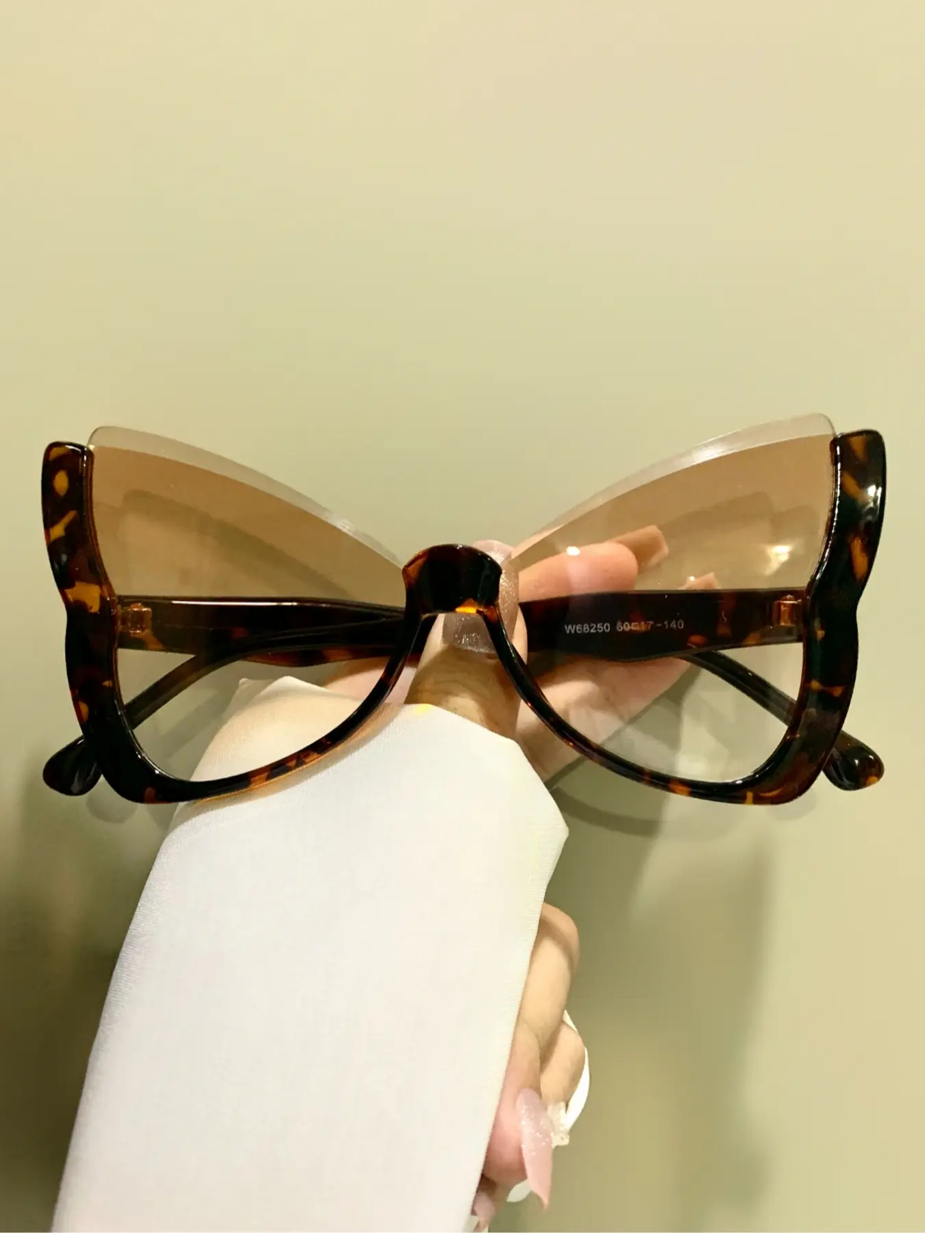 Elegant Women's Butterfly Frame Glasses, High-End Fashion Decorative Eyewear, Unique Design for Ladies, Classic Fashion Glasses, Trendy Frames, Eyeglass Frames