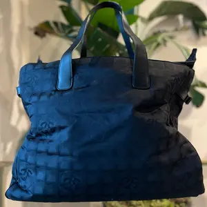 Pre-owned Nylon Luggage CHANEL Travel Line Tote Black CC Logo Tote Bag