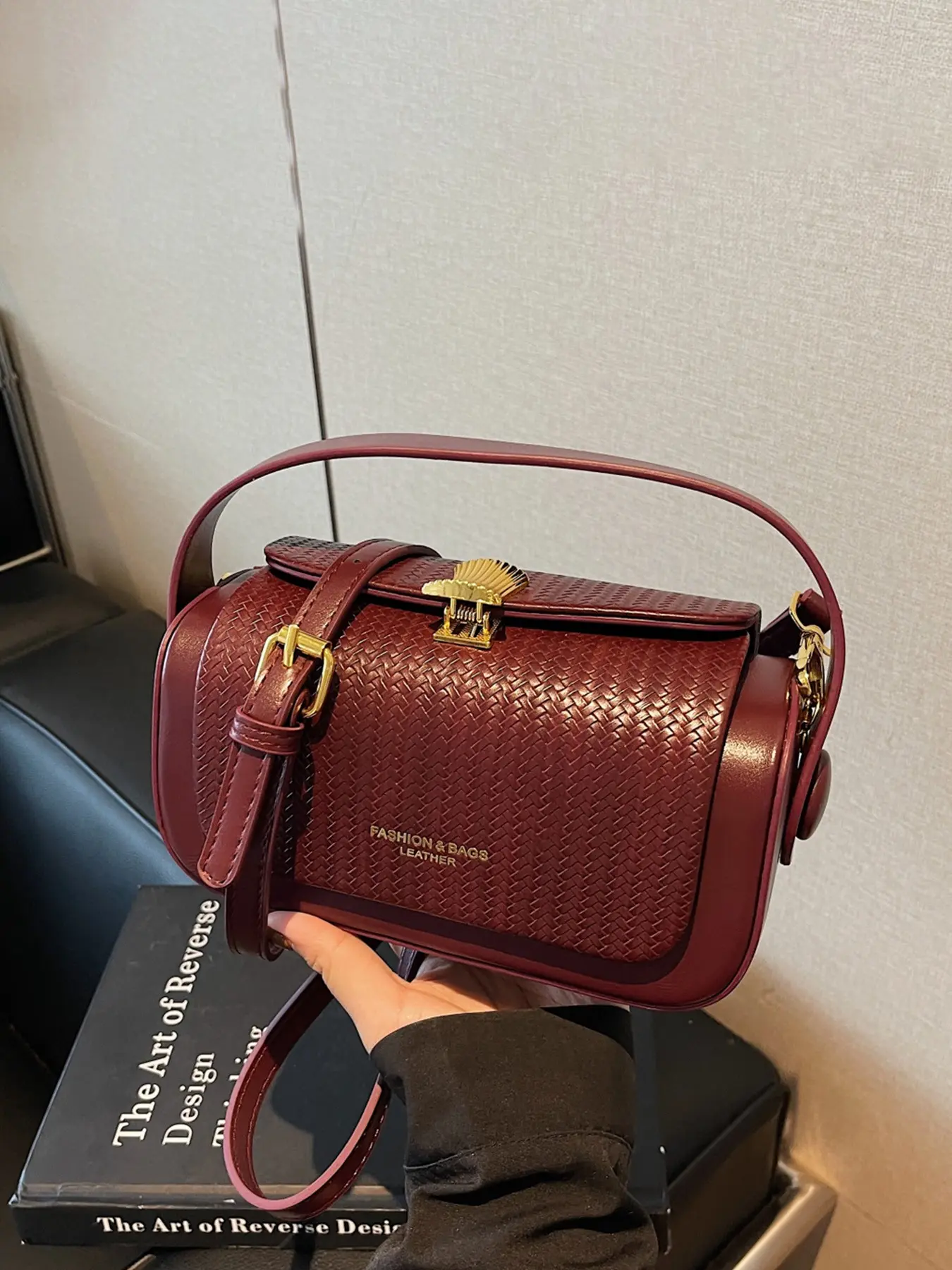1pcValentine's Day Ladies' Embellished shoulder bag, Pu leather bag, is simple, casual, and retro, suitable for daily commuting, shopping, dating, gift giving, autumn and winter styles, Everyday Crossbody Bag, Cross Body Bags, Casual Fashion Bag