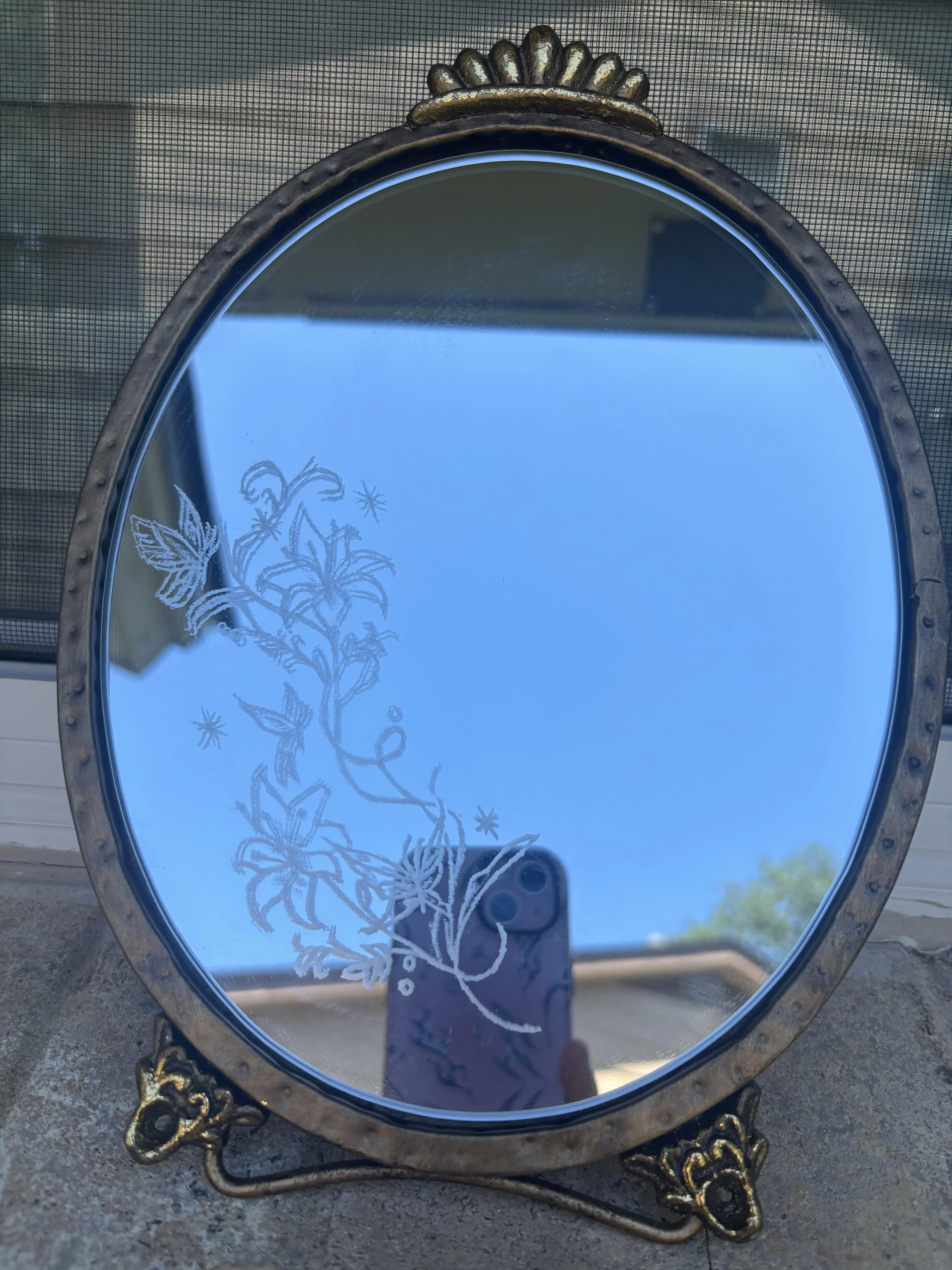 Engraved mirror with stand