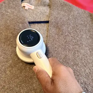 Rechargeable Fabric Shaver Electric Lint Remover with LED Display and Large Capacity Container 3, Settings Control Shaver Easy-to-Grip Handle High-End Color Matching, Efficient Sweater and Lint Shaver for Clothes