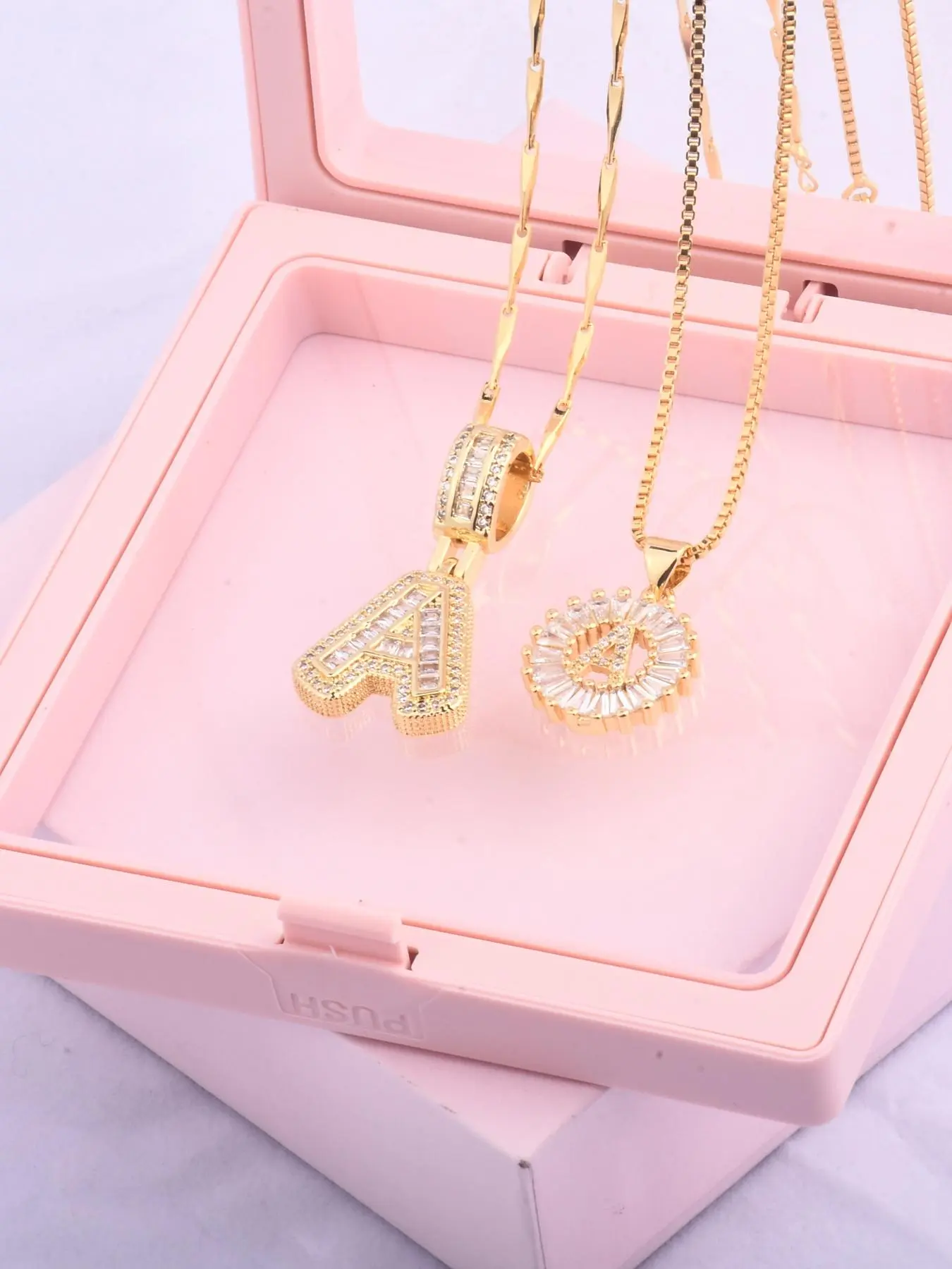 Initials Necklace with Box, 26 Letters Pendant Necklace for Women & Girls, Fashion Jewelry for Party, Daily Decor, Trendy All-match & Exquisite Jewelry for Birthday Gift, Personalized Initial Necklace, Fashionable Accessory, Elegant Necklace