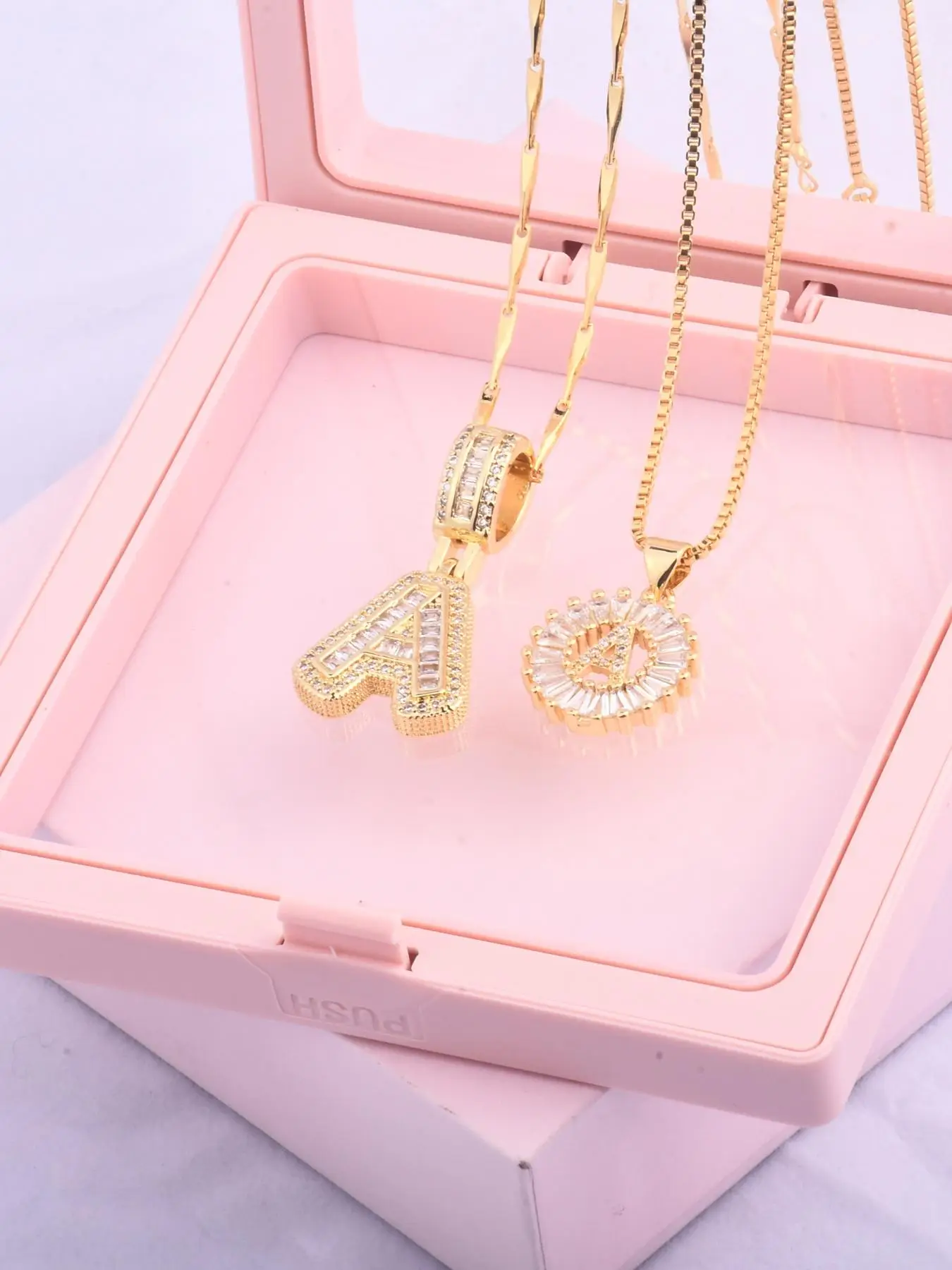 Initials Necklace with Box, 26 Letters Pendant Necklace for Women & Girls, Fashion Jewelry for Party, Daily Decor, Trendy All-match & Exquisite Jewelr