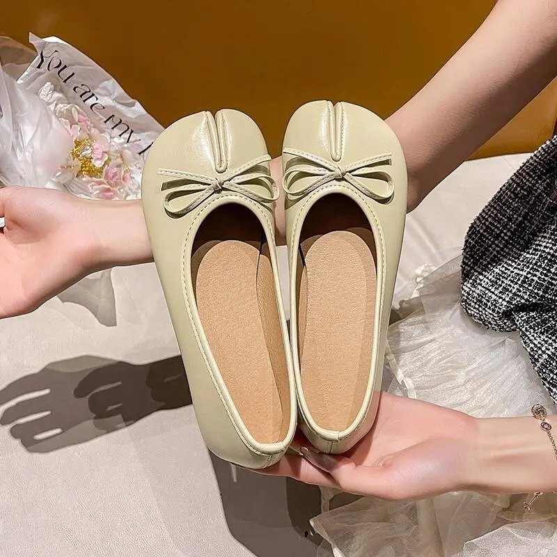 Minimalist solid-color women’s flat shoes with bow decoration, slip-on soft sole design, versatile for work and shopping, lightweight ballet flats