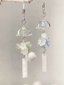 2pcs Fresh Jasmine Wind Chimes + Ice Maple Leaf Wind Chimes, Jellyfish Keychain, Phone Pendant, Flower & Fur Ball Decorations