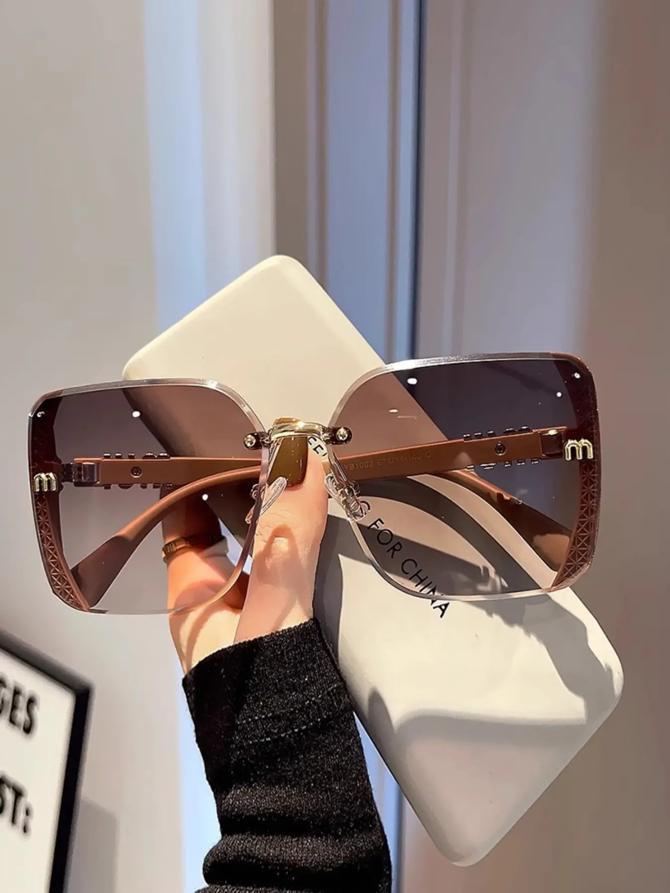 Women's Fashion Rimless Glasses with Stylish Decorative Temples, Perfect for Business Casual, Summer Beach Vacations and Outdoor Activities, Fashionable Sunglasses