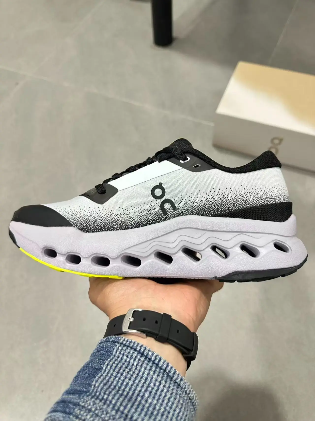 White Black Gradient Mesh Fluorescent Yellow Cushion Sneakers Breathable Anti-slip For Outdoor Hiking Walking