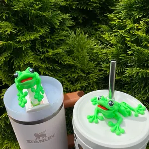 Vibrant Tree Frog Articulated Cute Straw Toppers and Charms for Stanley Tumbers & 9.5mm Straws with Durable PLA Design - Stylish, Beverage