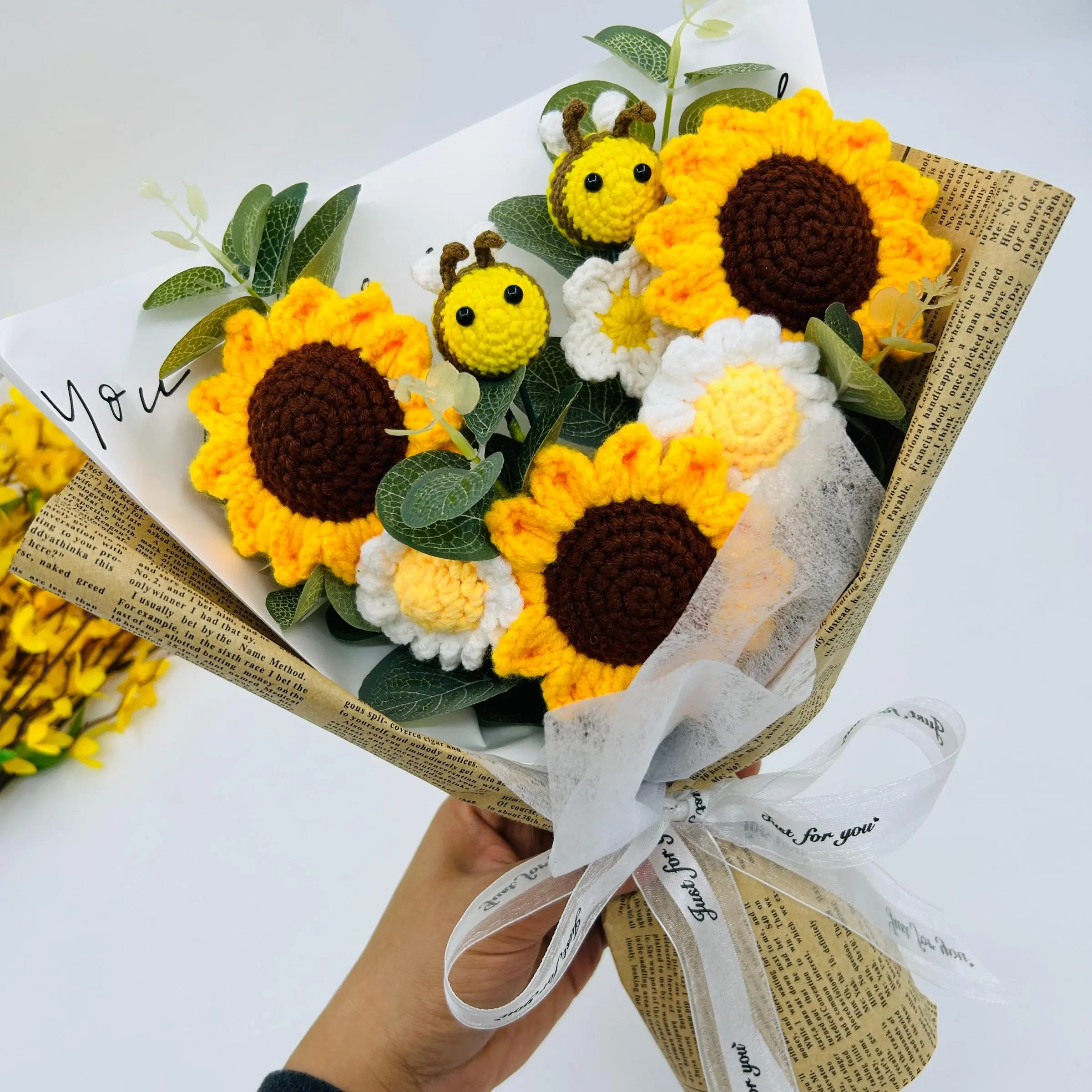 Handmade Crochet Sunflower Bouquet, 1 Set Cute Bee & Daisy & Sunflower Bouquet, Decorative Flower for Home Office Desk, Gift for Friends & Family, Fruit, Crochet Artificial Flowers, Artificial Flower Decorations, Crocheted Bouquet, Floral Decor