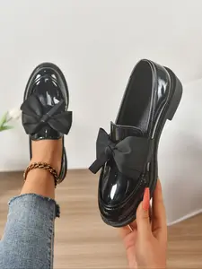Women's Patent Leather Loafers, Shiny Bow Design & Fringe Detailing, Casual Flat Walking Shoes for Daily Wear, Comfortable Rubber Footwear