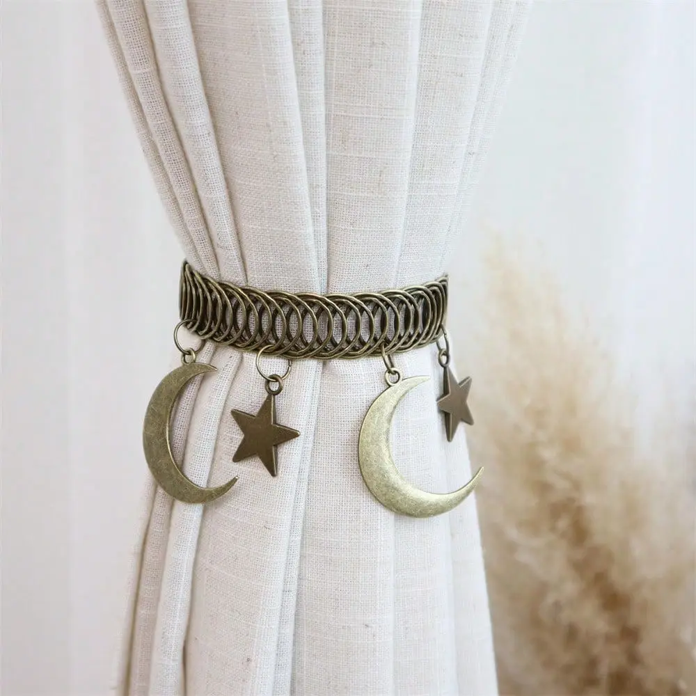 Vintage Star-and-Moon Metal Curtain Tieback, Decorative Celestial Curtain Clip with Dangling Charms, Antique-Brass Finish Window Treatment for Living Room and Bedroom, Aesthetic Home Decor, Boho Witchy Room Ornament Gift
