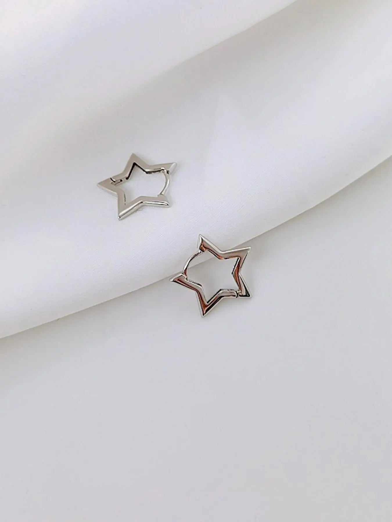 Minimalist Hollow Out Star Design Hoop Earrings, Casual Simple Personalized Jewelry for Women Girls, Summer Trendy Fashion Accessories for Daily Wear