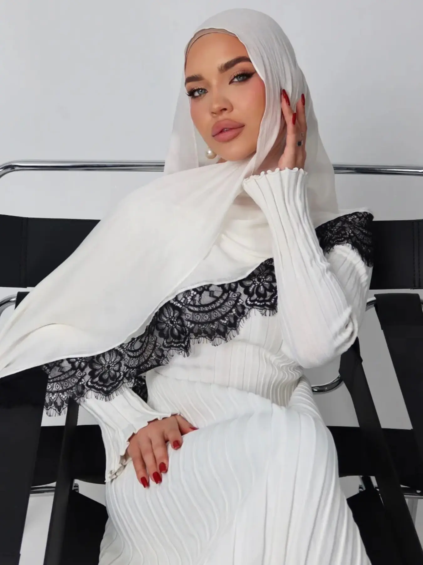 Women's Elegant Floral Lcae Hijab Scarf For Muslim, Women‘s Soft Solid Rayon Modal Headwraps, Muslim Fashion Daily Wear Accessory