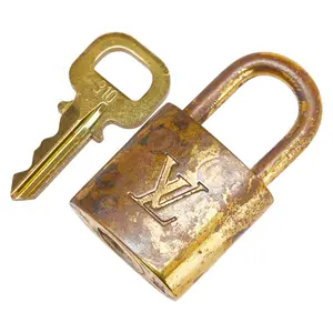 Pre-owned Louis Vuitton Zinc Alloy Small Leather Goods Cadena Padlock Key Set