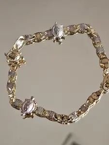 Fashion Tricolor Tortoise Bracelet for Women - 14 Karat Gold Plated, 5mm Wide, 8.5 Inch Unisex Brass & Gold Chain Set, Stylish Design not water resistant